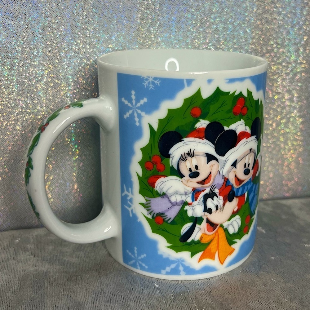 Disney mug Christmas Mickey Minnie goofy XMAS holidays mistle toe collectors